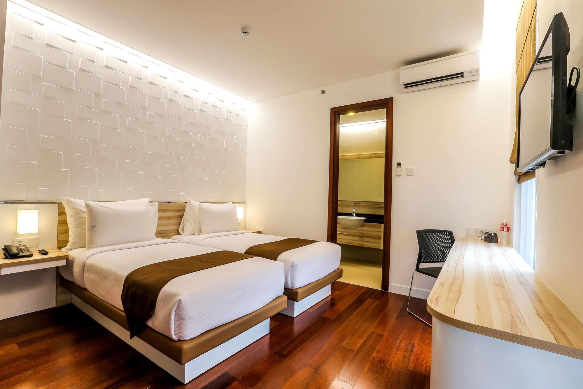 Alimar Hotel Malang Exterior foto