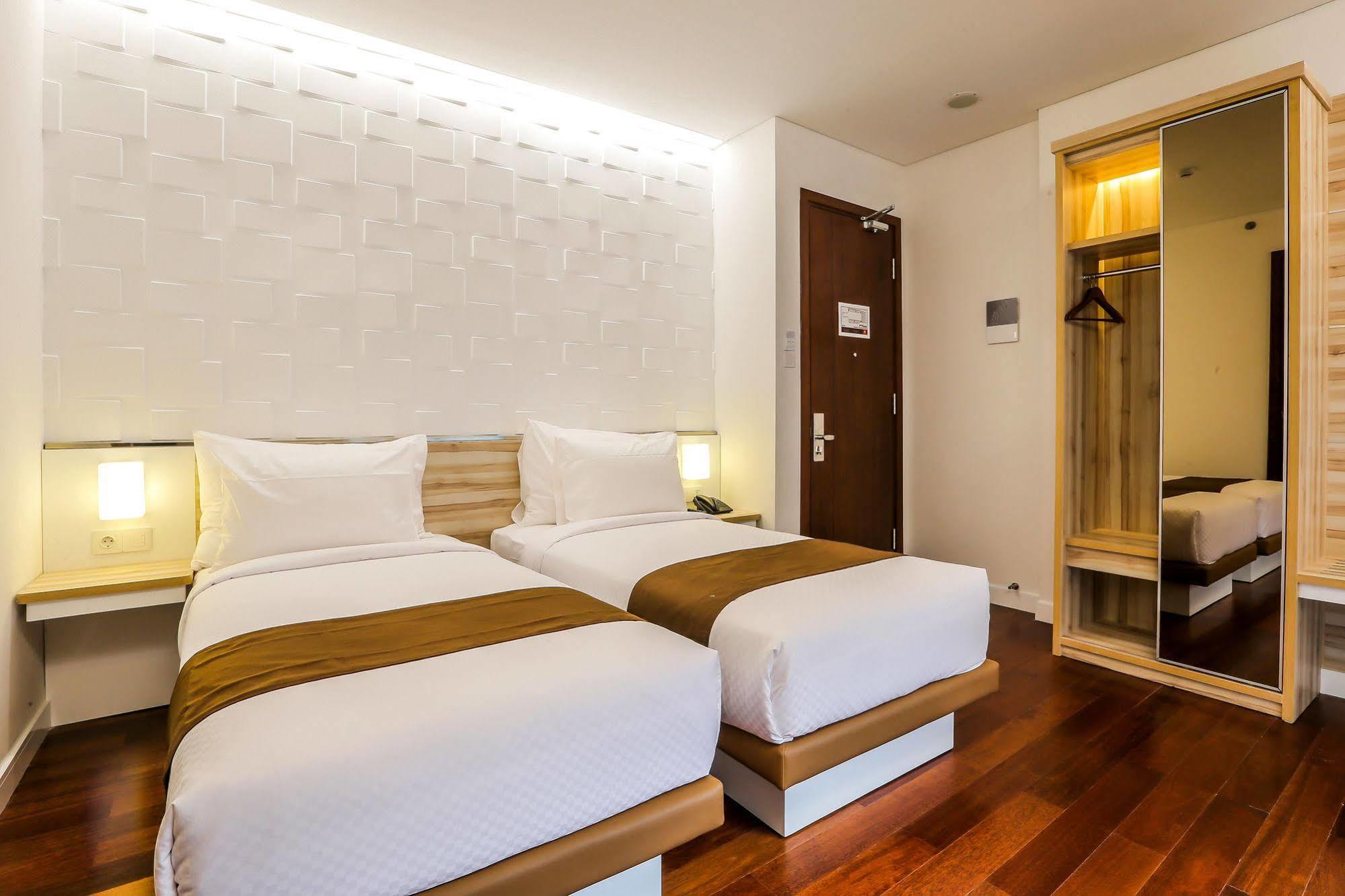 Alimar Hotel Malang Exterior foto